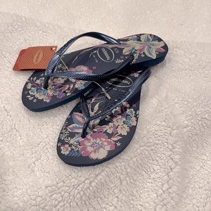Havianas Flip Flops… size 6